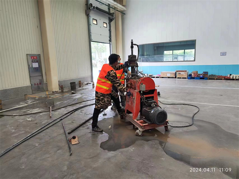 彭市镇厂房地面下沉塌陷注浆加固施工